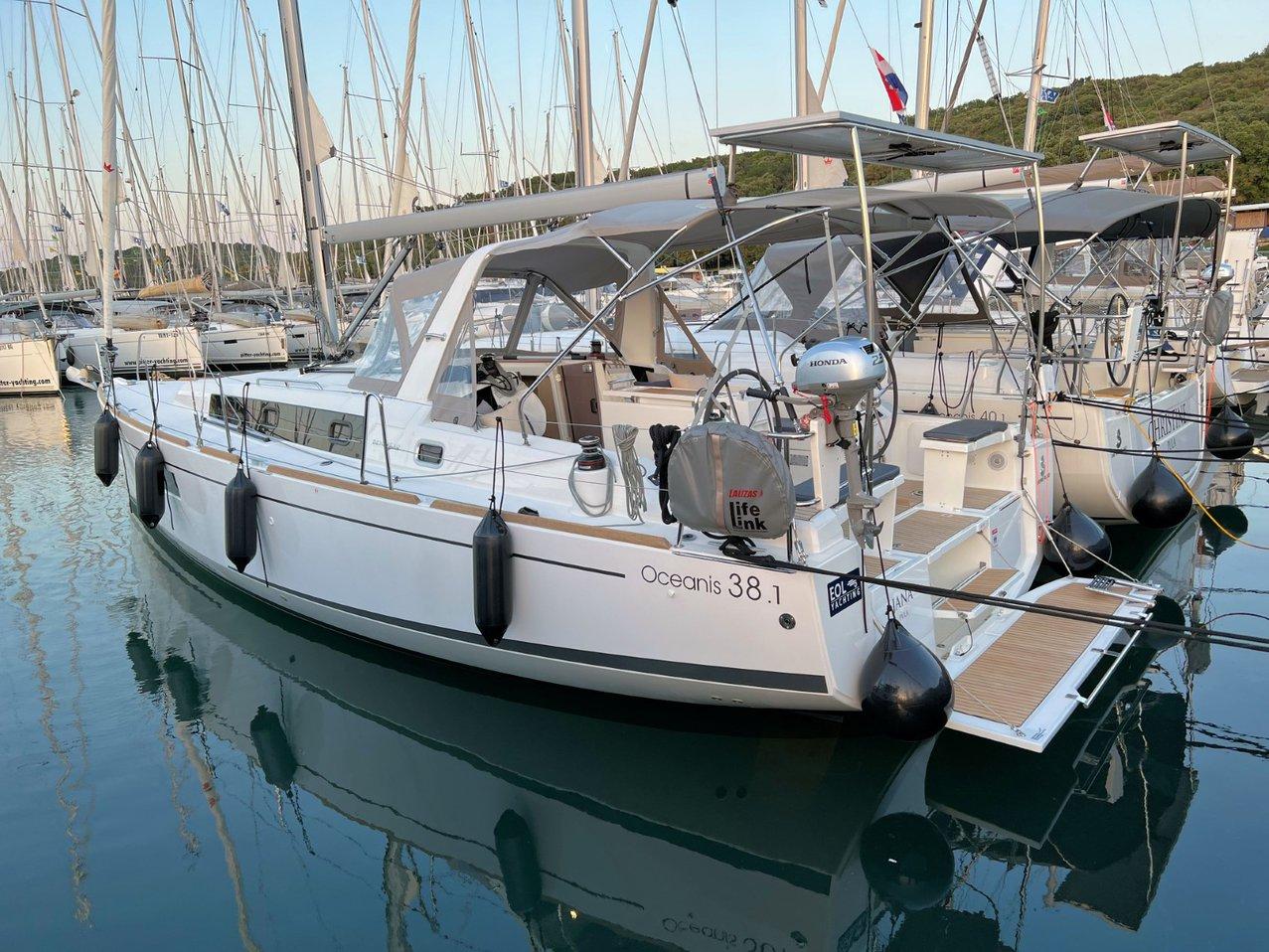 Oceanis 38.1, picture 6