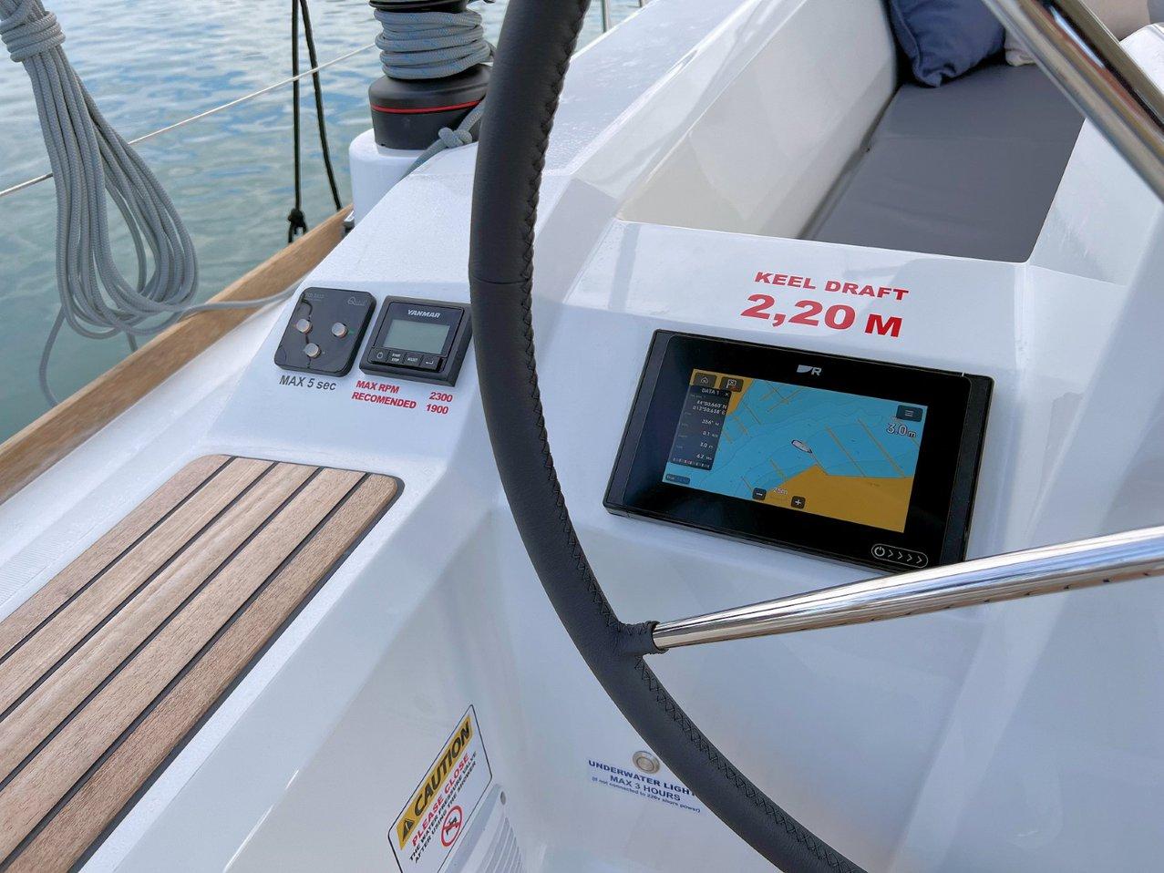 Oceanis 38.1, picture 11