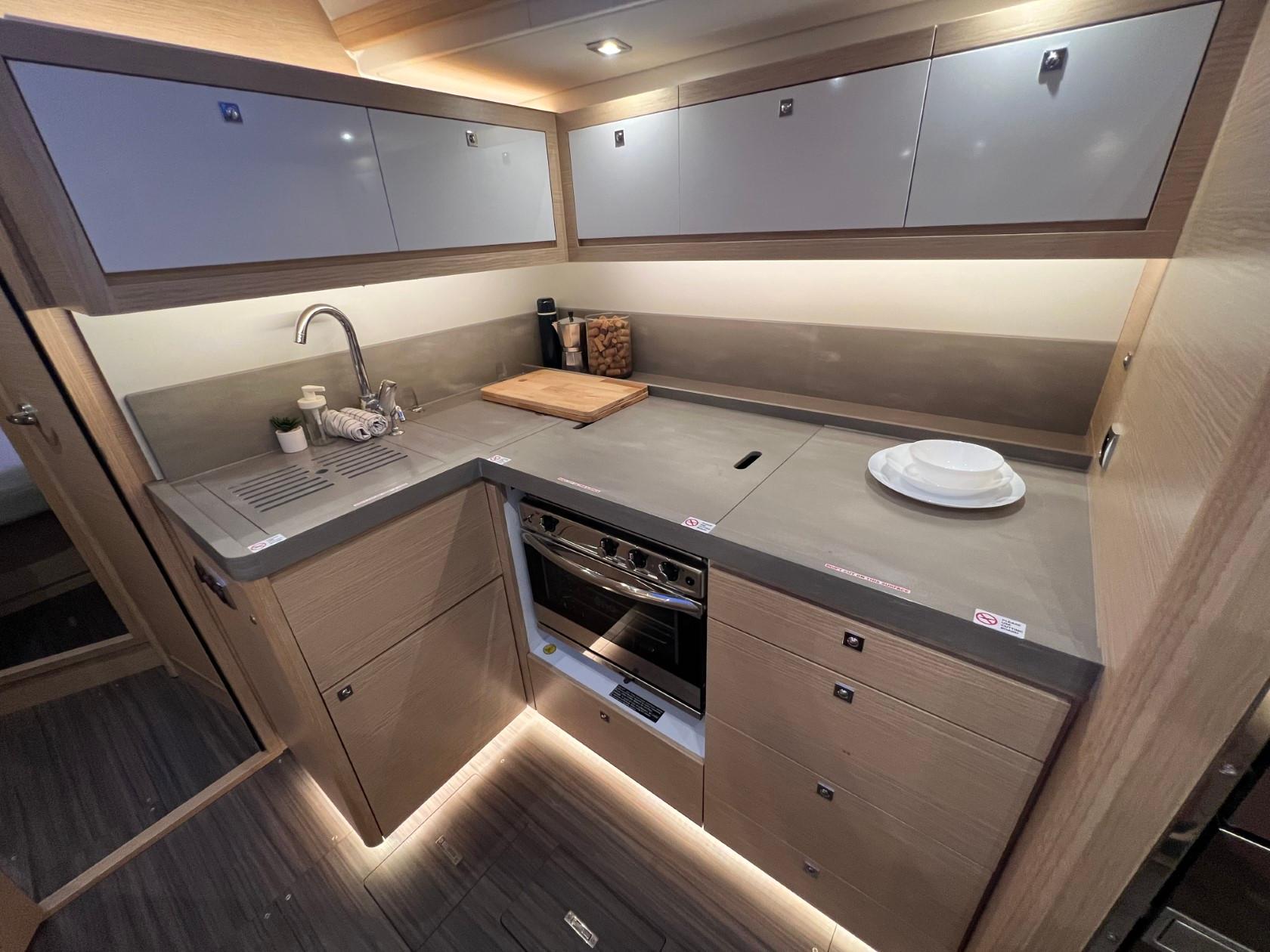 Dufour 470 - 5 cab., picture 34