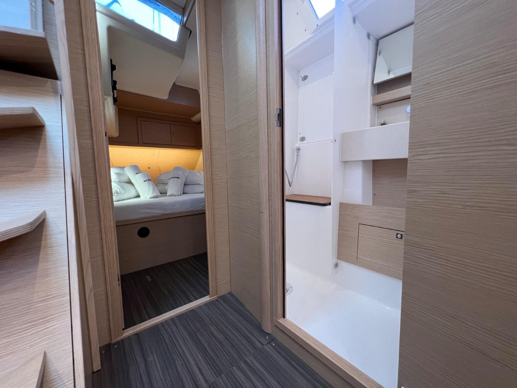 Dufour 470 - 5 cab., picture 38