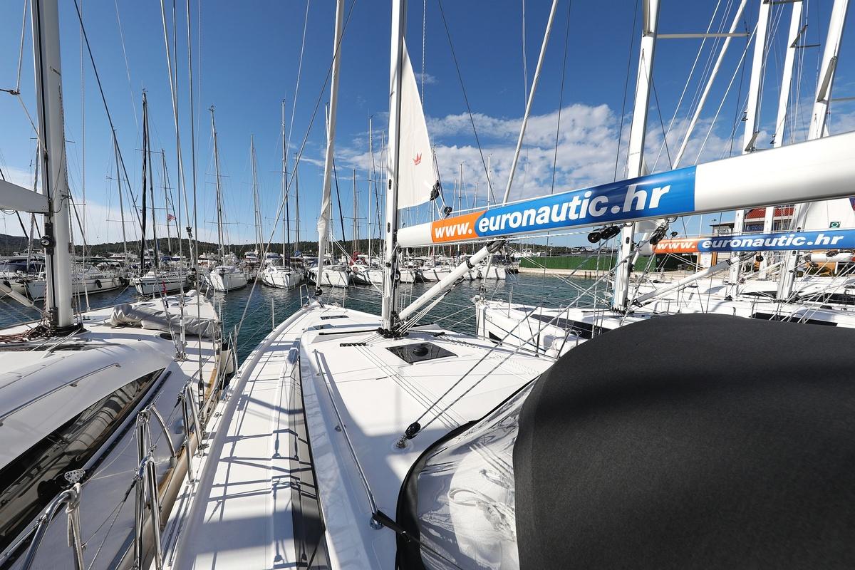 Bavaria C42, picture 5