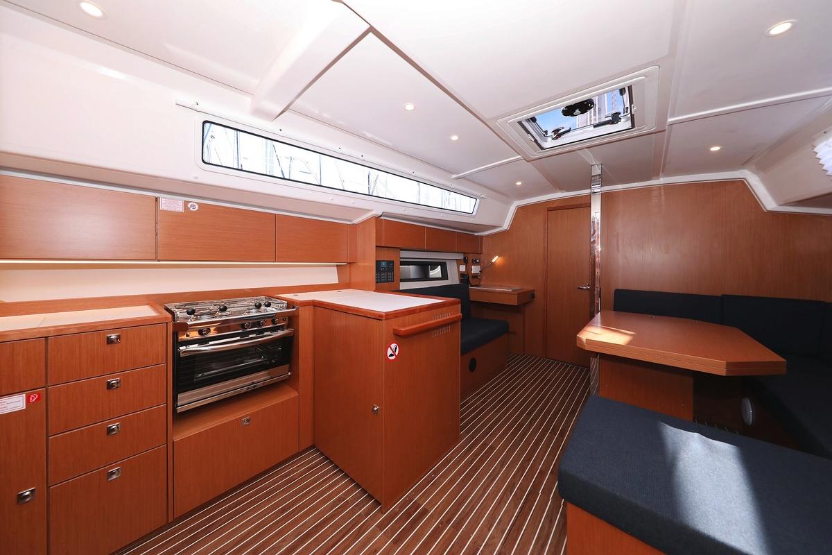 Bavaria C42, picture 11
