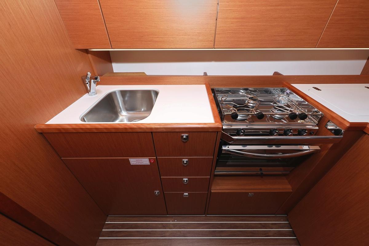 Bavaria C42, picture 12