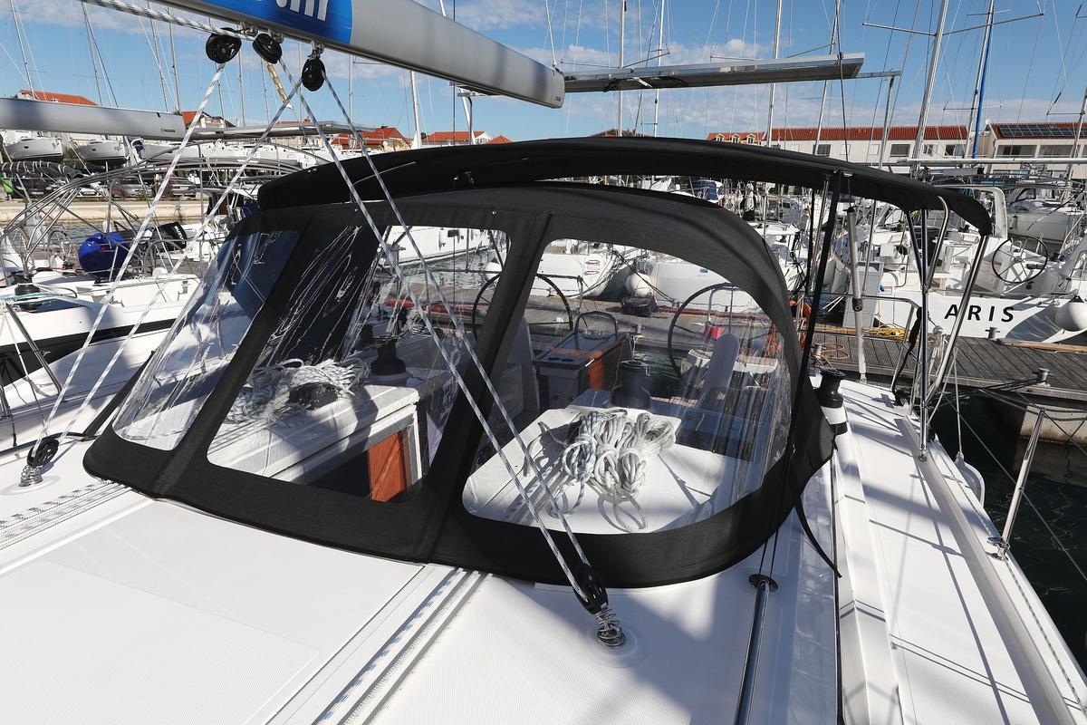 Bavaria C42, picture 6