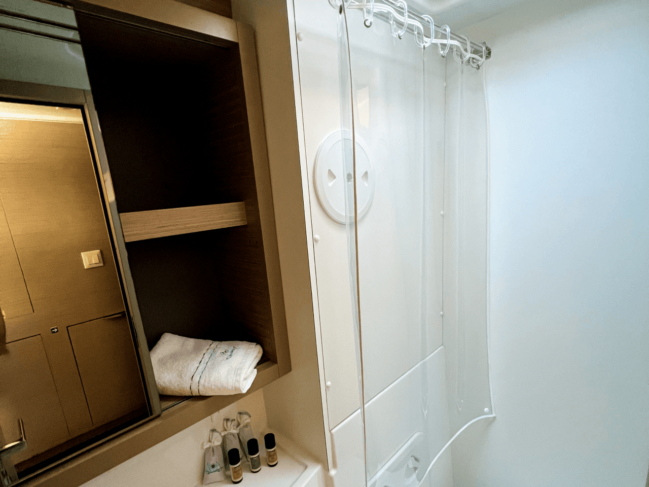 Lagoon 40 - 4 + 2 cab, picture 20