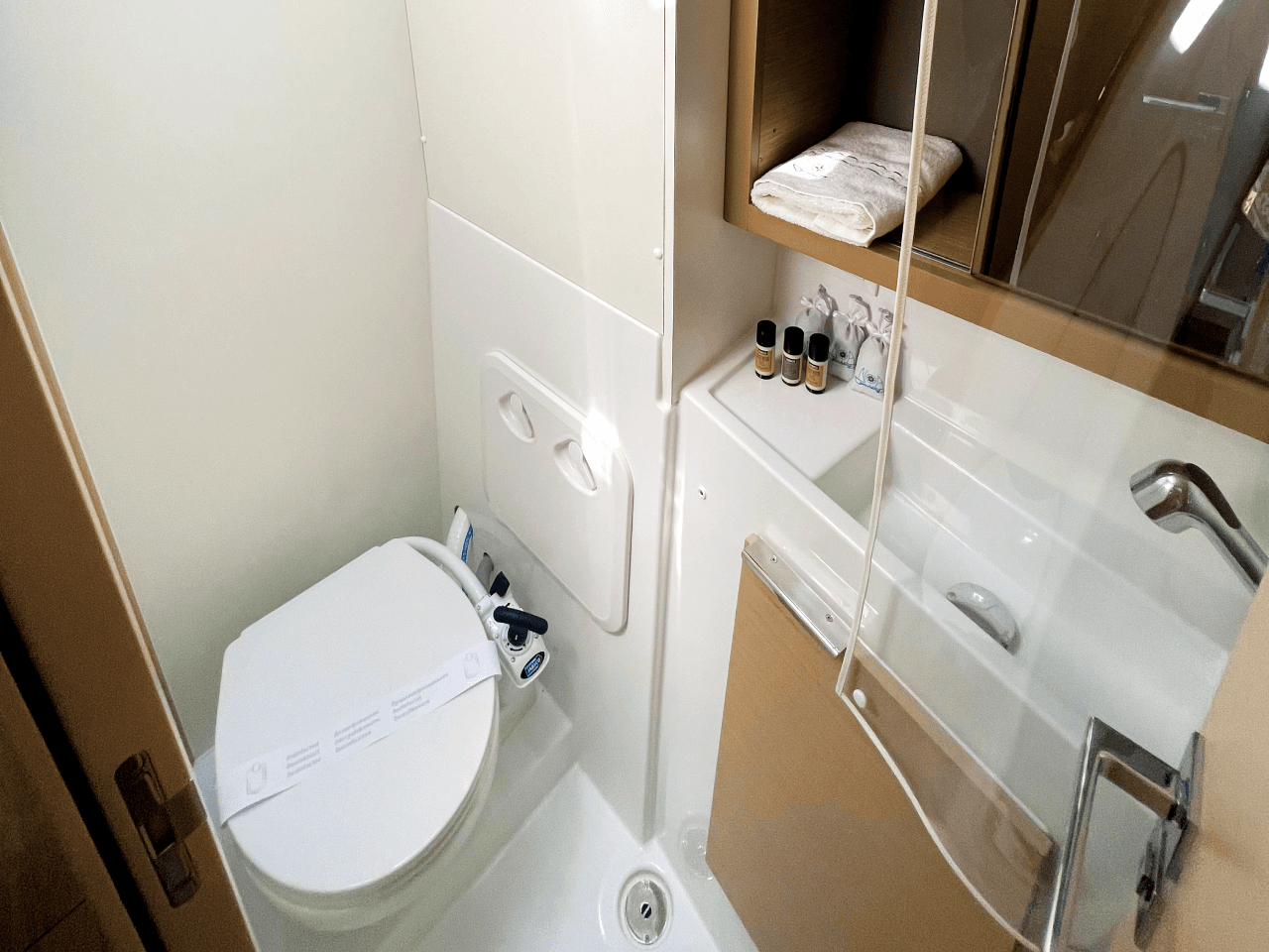 Lagoon 40 - 4 + 2 cab, picture 18