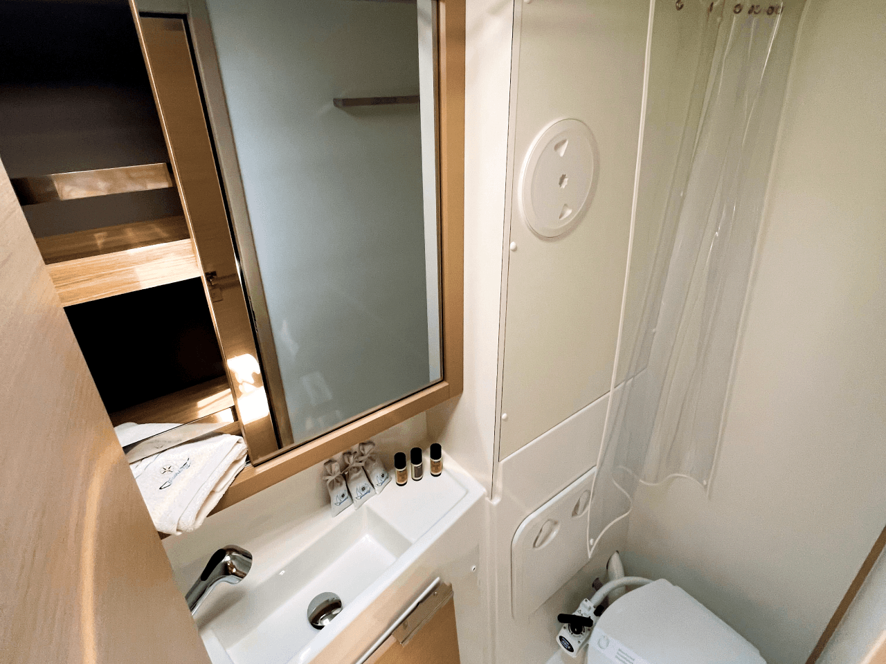 Lagoon 40 - 4 + 2 cab, picture 17