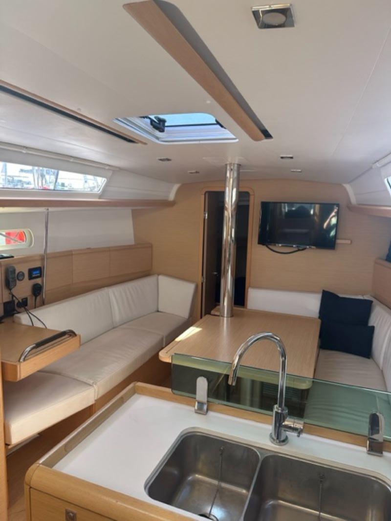 Sun Odyssey 389 - 39 North, picture 8