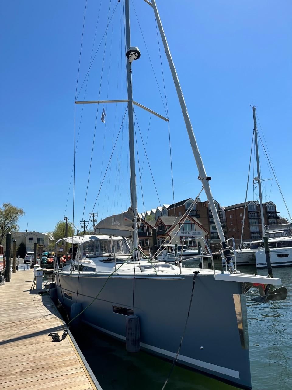 Dufour 430 - 3 cab. - Opportune Moment, picture 7