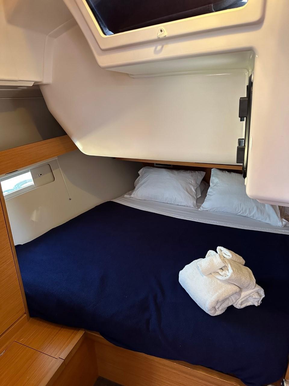 Dufour 430 - 3 cab. - Opportune Moment, picture 14