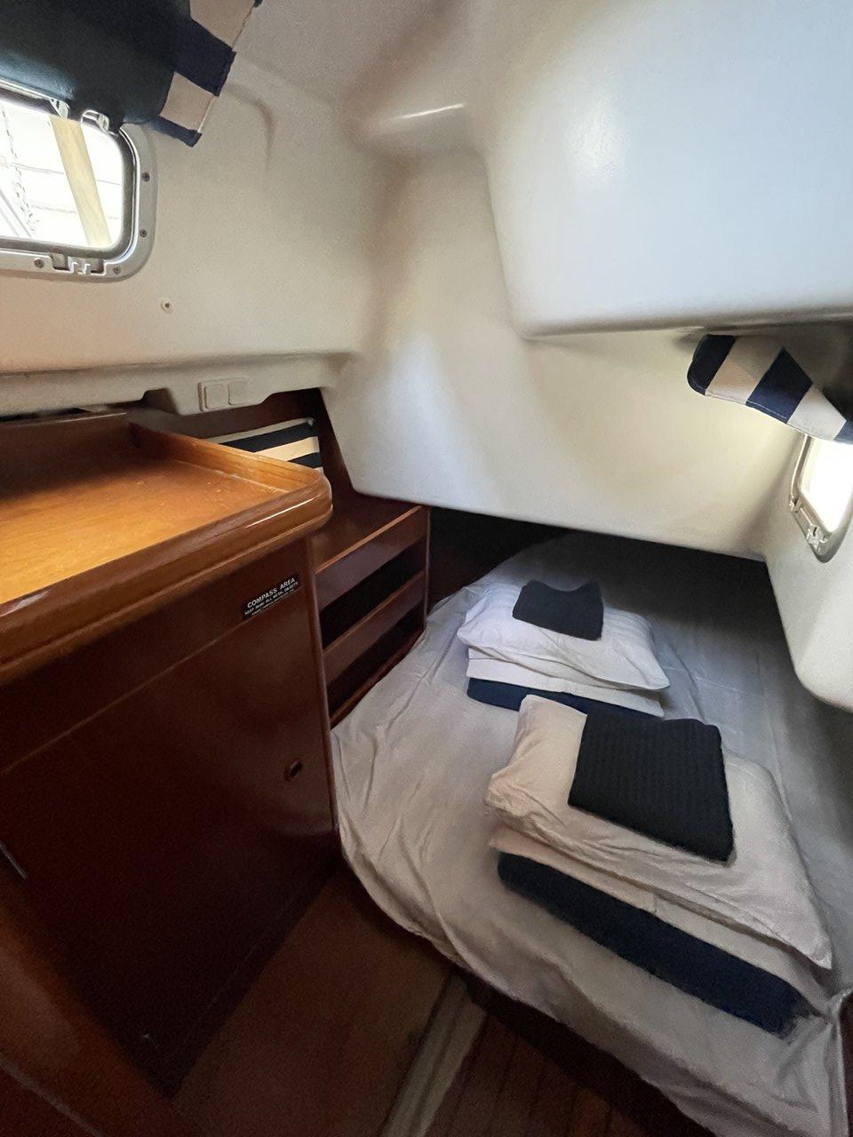 Oceanis 411 Celebration, picture 15