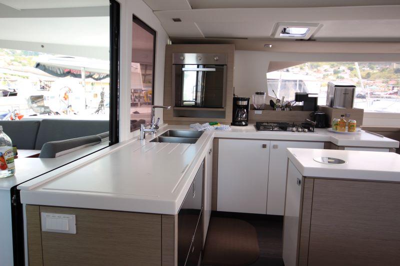 Fountaine Pajot Saona 47 - 5 cab. - La Belle Vie, picture 14
