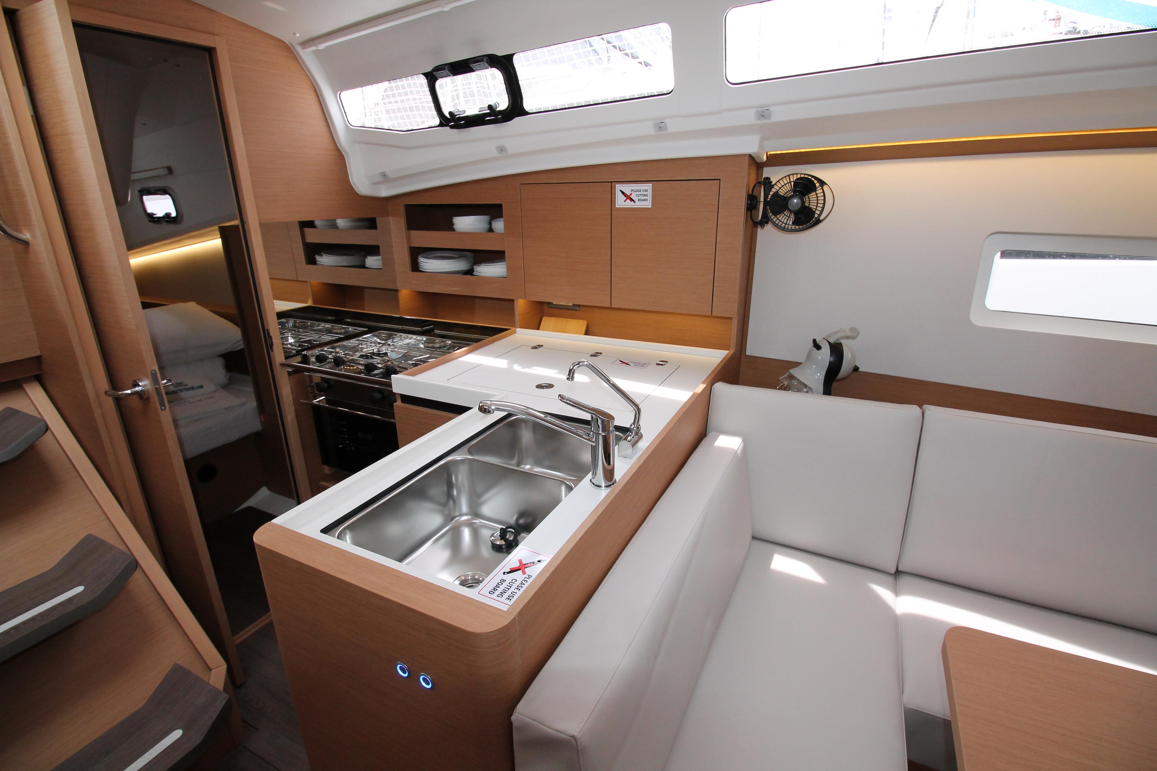 Sun Odyssey 380 - 3 cab., picture 8