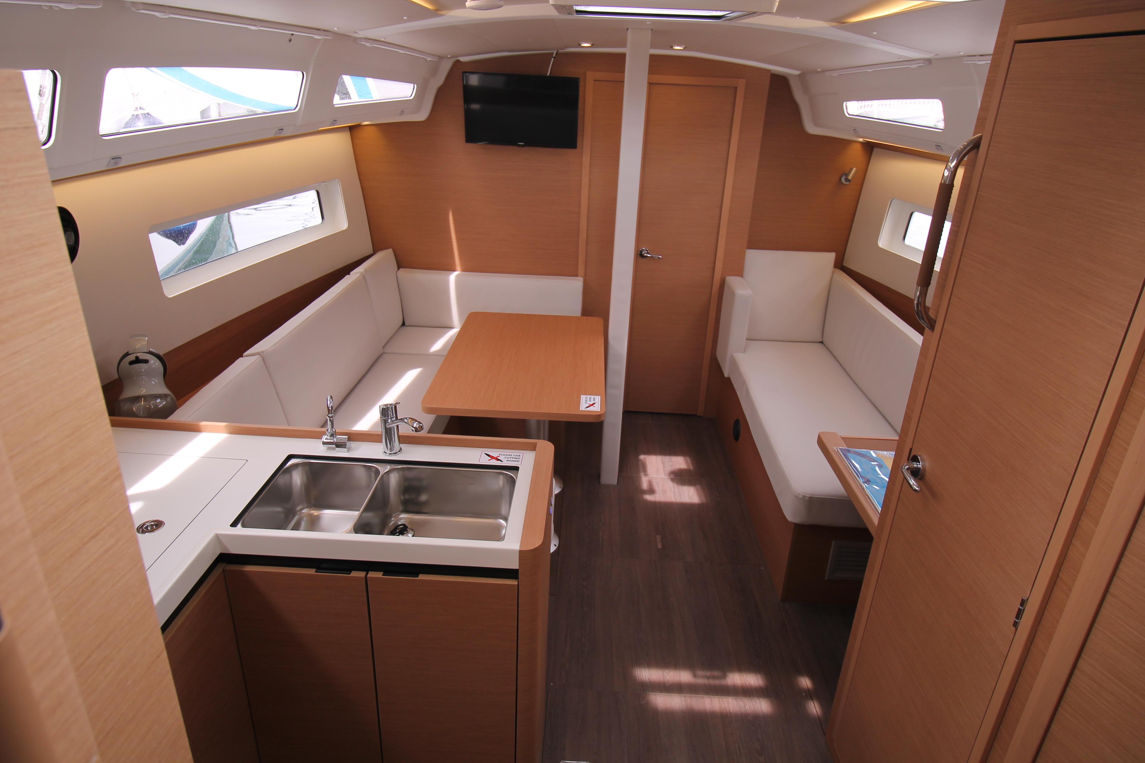 Sun Odyssey 380 - 3 cab., picture 6