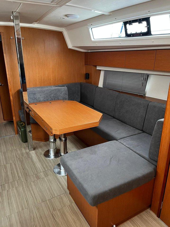 Bavaria C42, picture 3