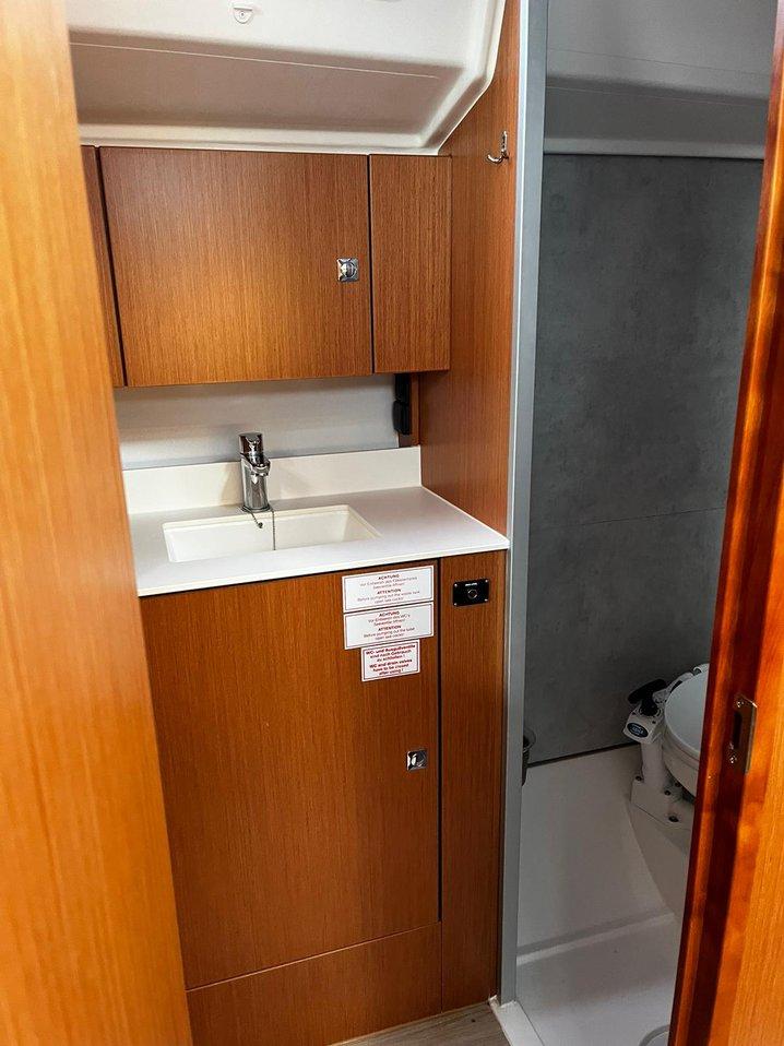 Bavaria C42, picture 11