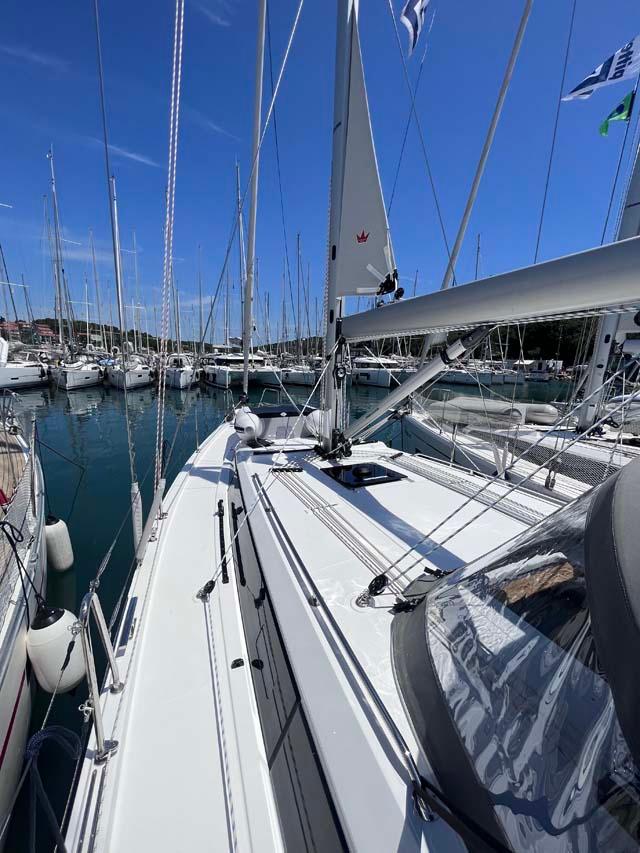 Bavaria C38, picture 3