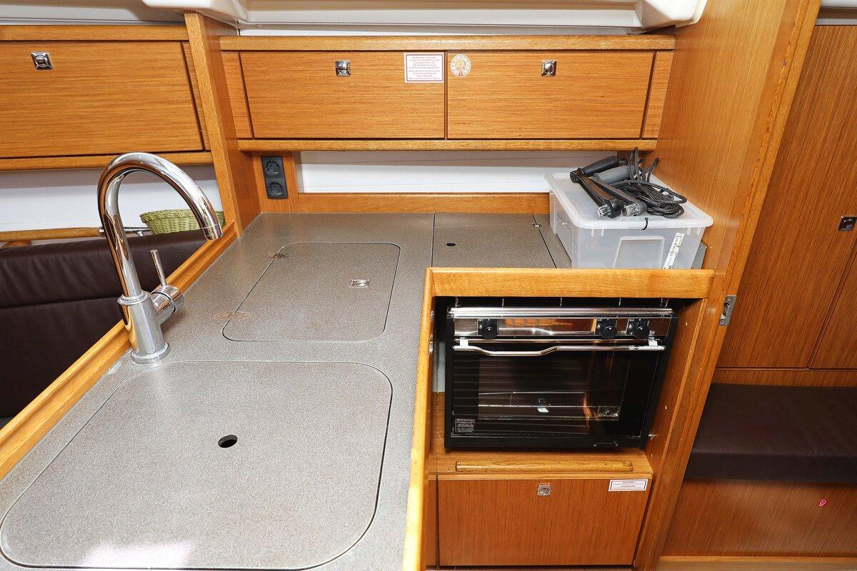 Bavaria Cruiser 34, picture 13