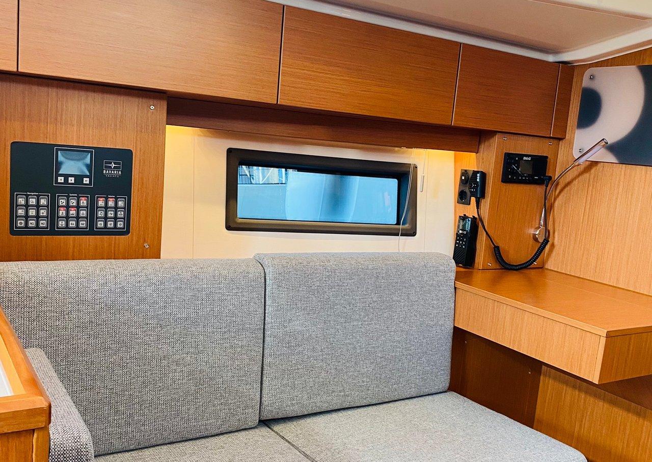 Bavaria C38, picture 7