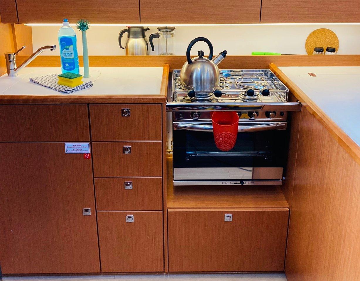 Bavaria C38, picture 8