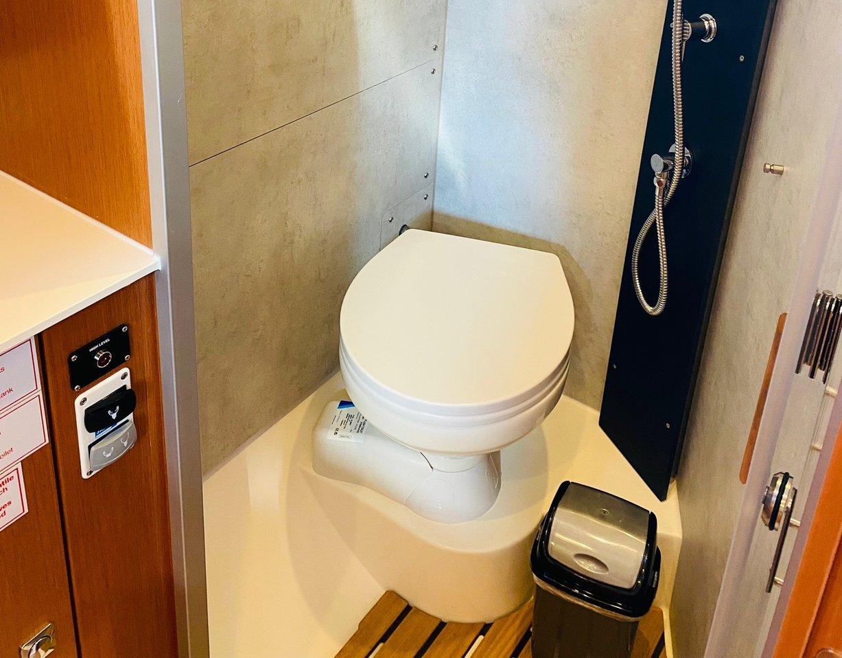 Bavaria C38, picture 14