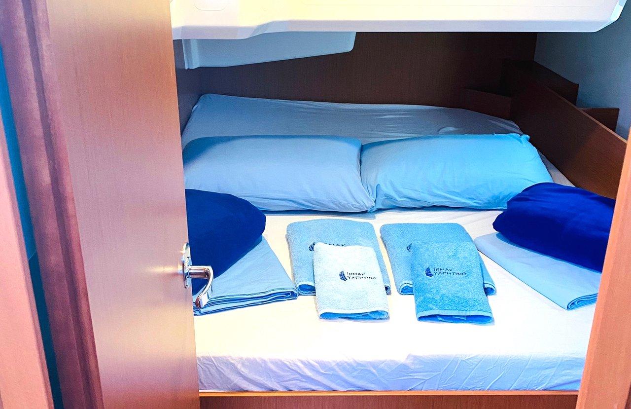 Bavaria C38, picture 13