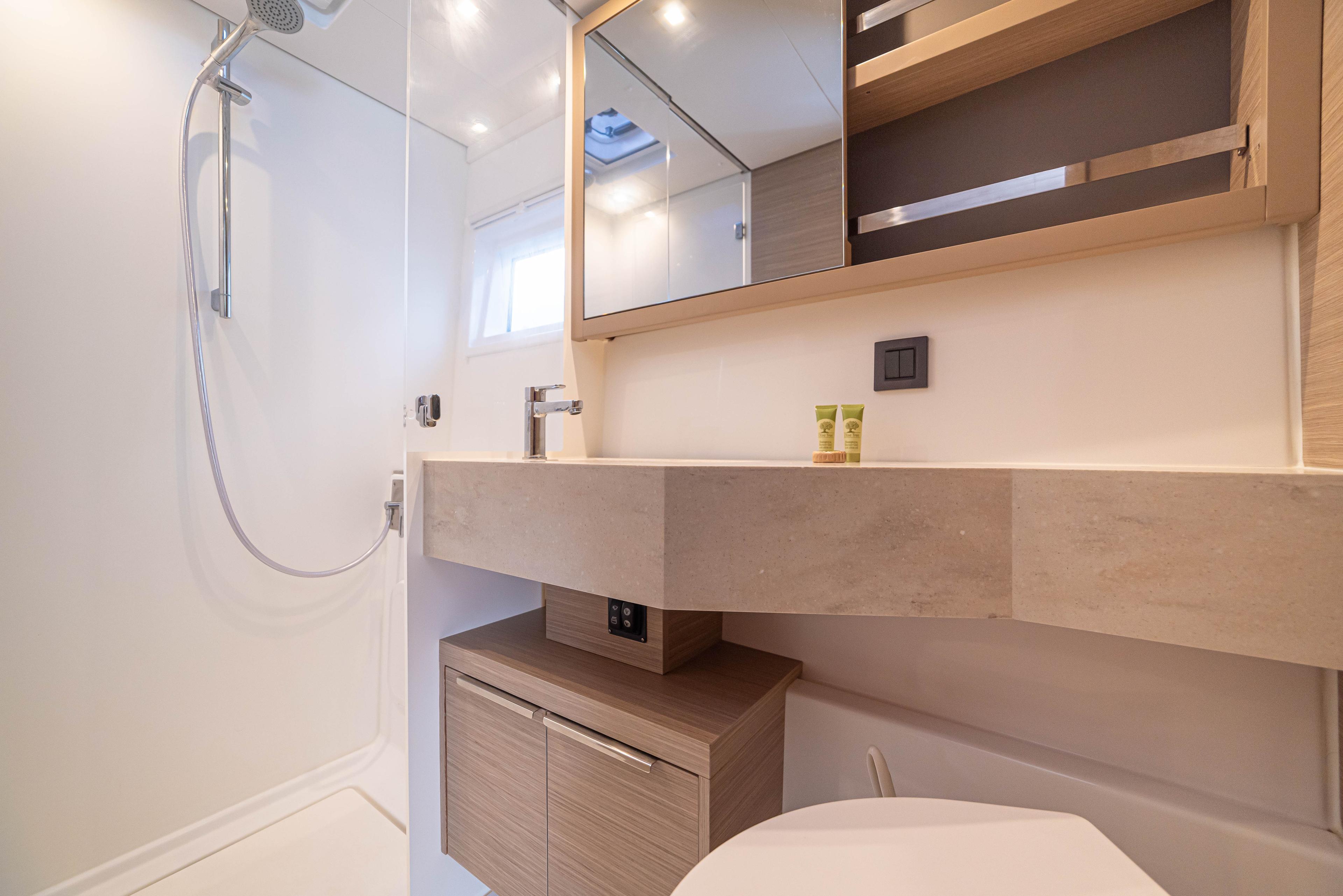 Lagoon 46 - 4 + 2 cab., picture 8