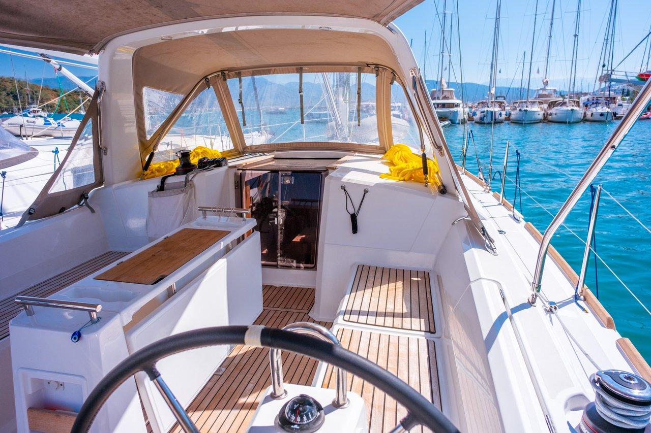 Oceanis 38.1, picture 9