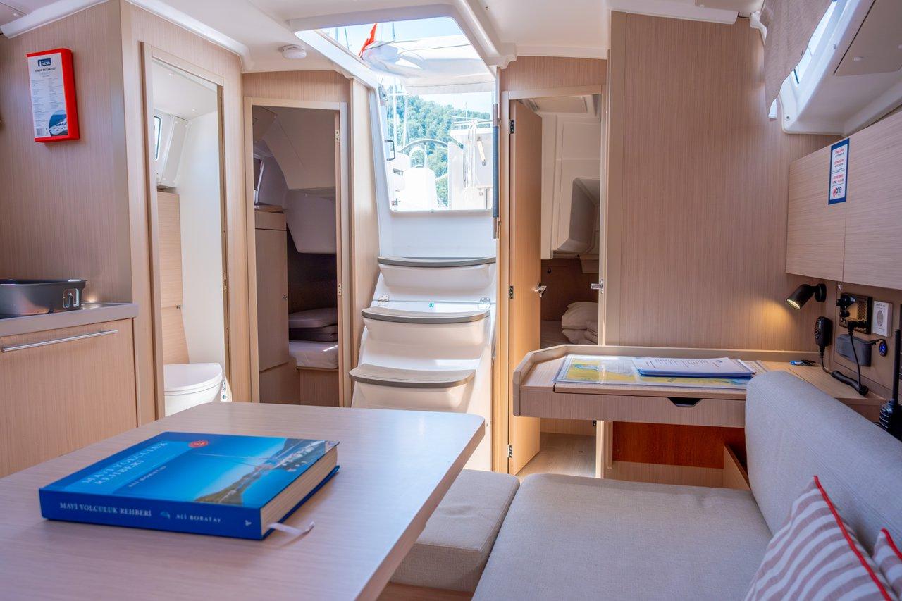 Oceanis 38.1, picture 18