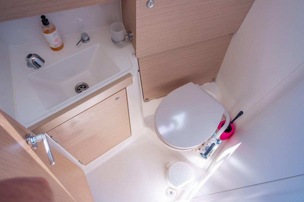 Oceanis 38.1, picture 24