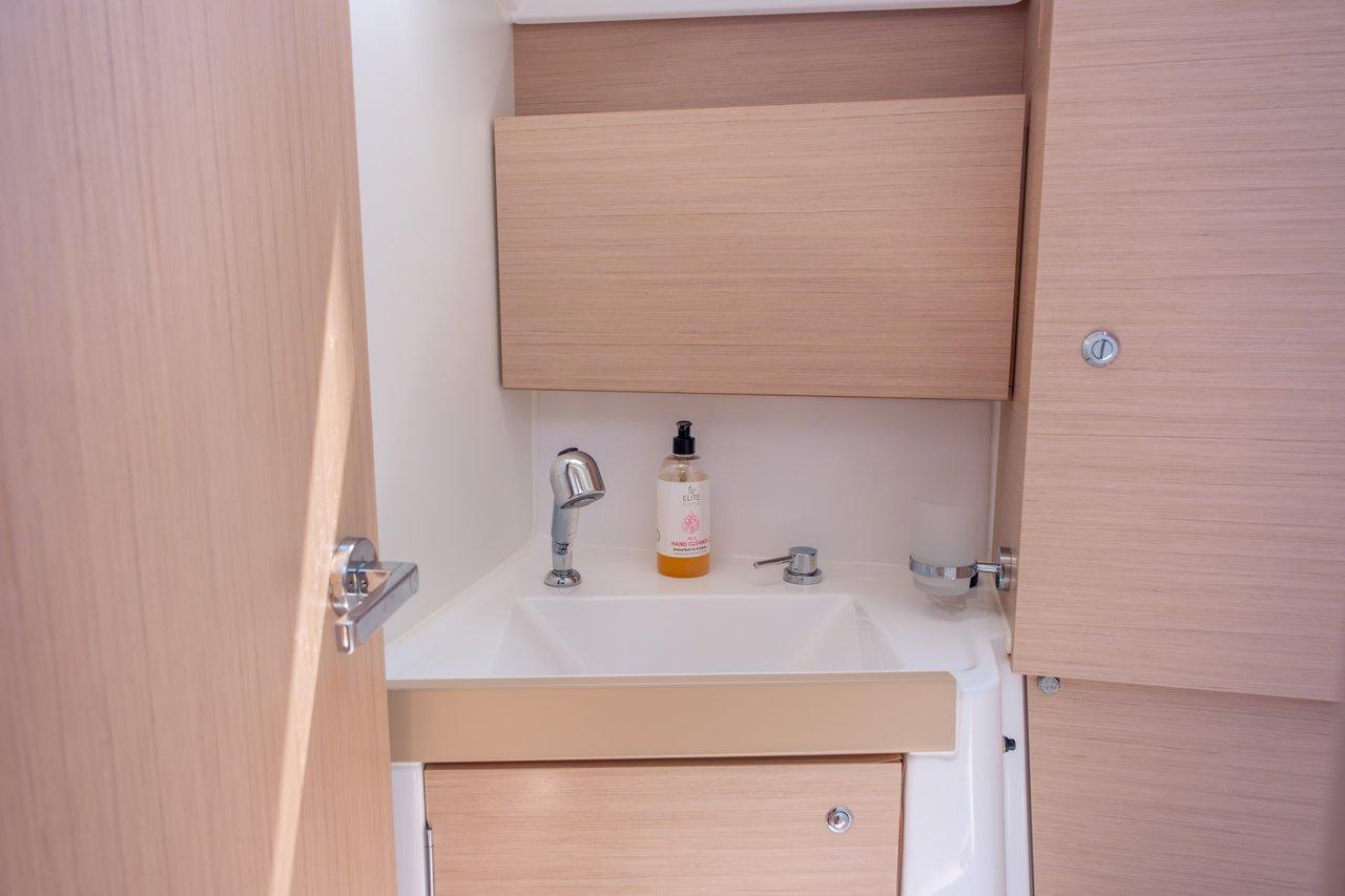 Oceanis 38.1, picture 25