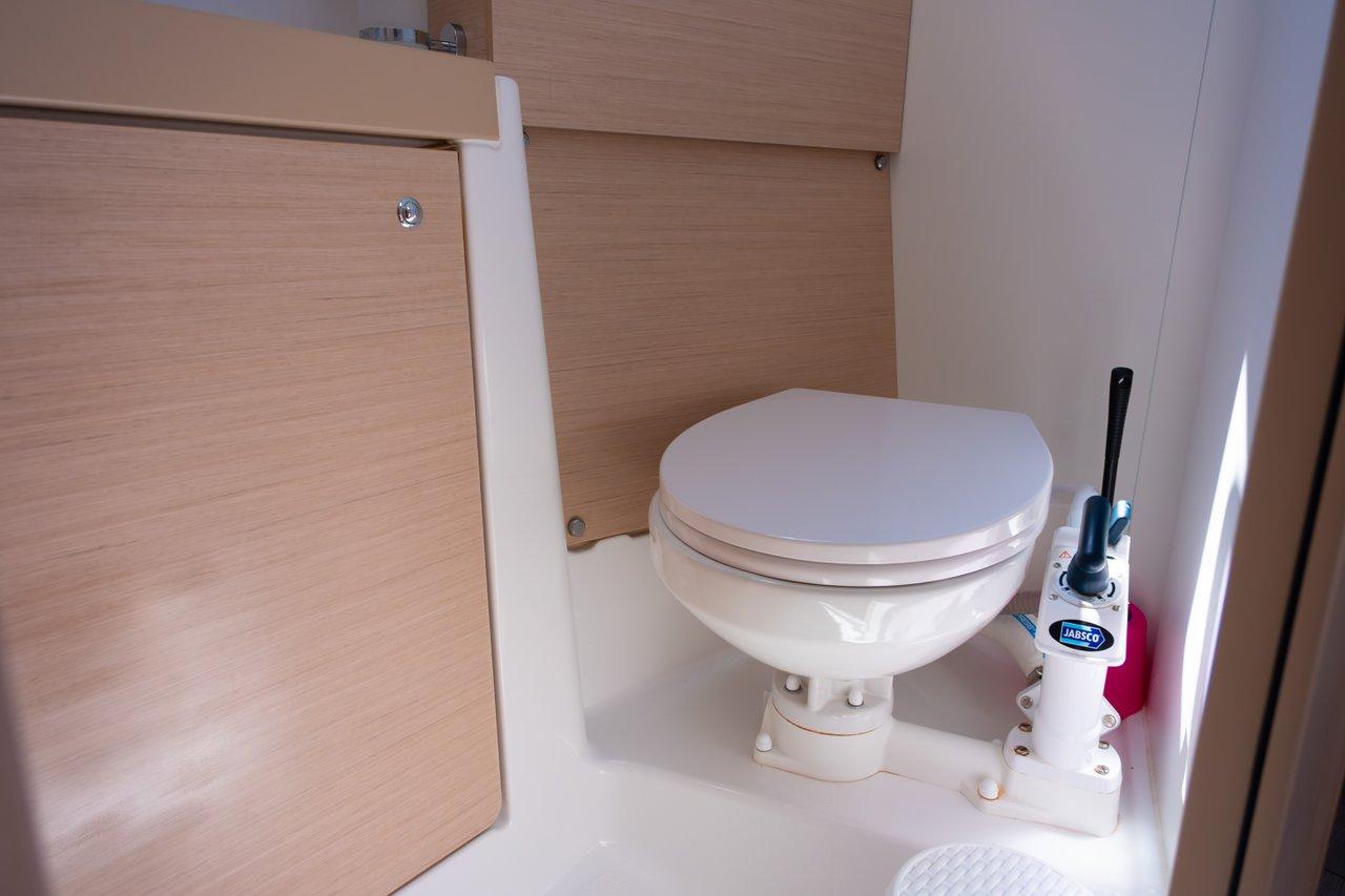 Oceanis 38.1, picture 23