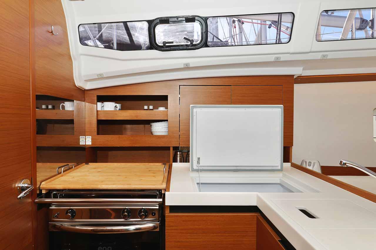 Sun Odyssey 380 Performance - 3 cab., picture 16