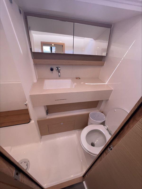 Dufour 470 - 3 cab., picture 16