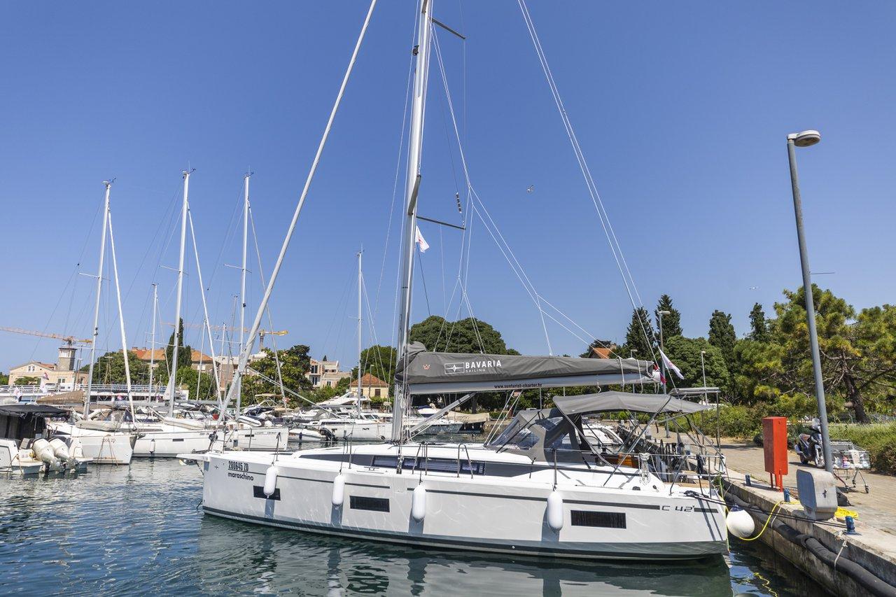 Bavaria C42, picture 3