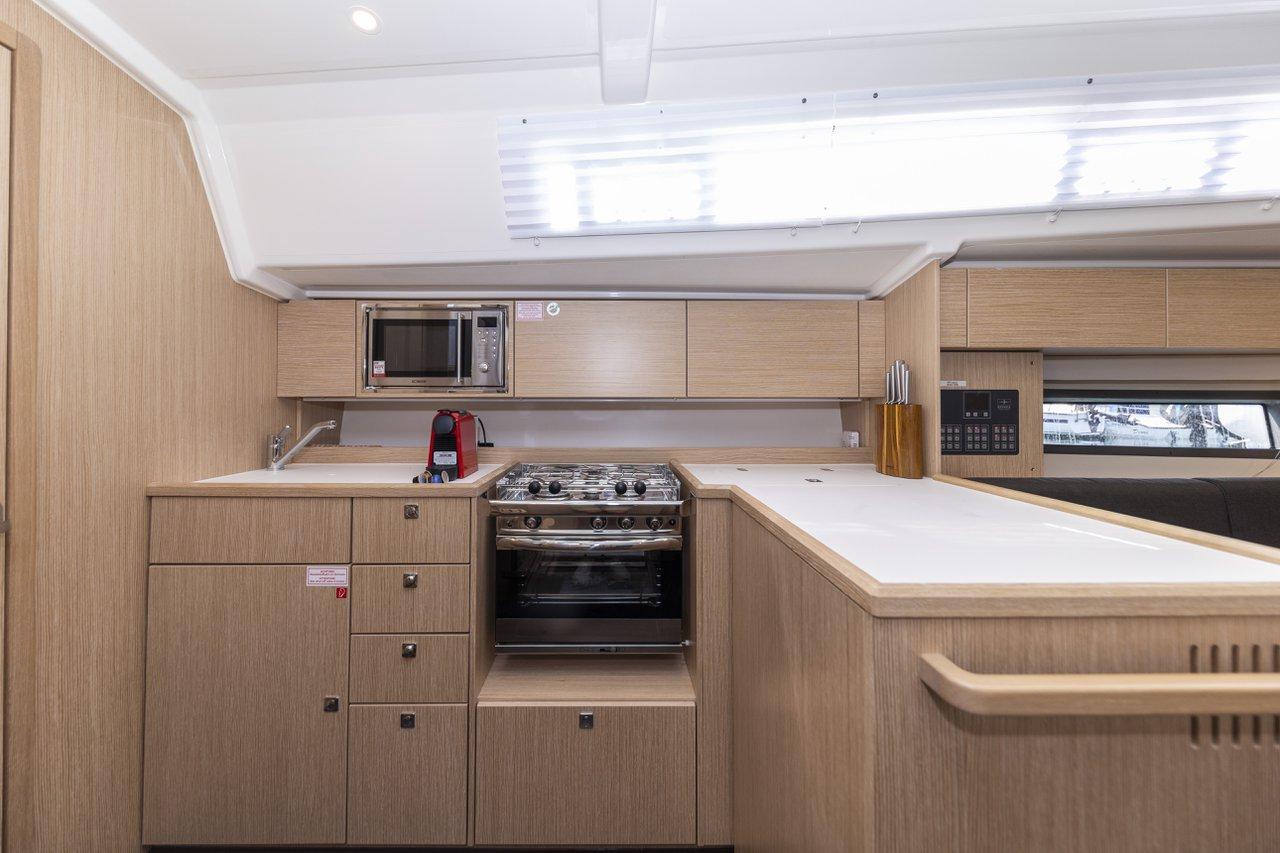 Bavaria C42, picture 23