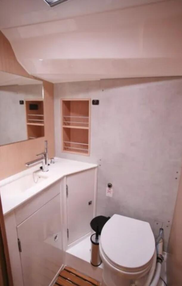 Bavaria C42, picture 17