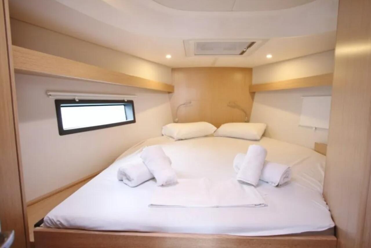 Bavaria C42, picture 11