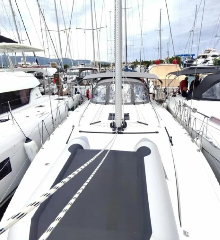 Bavaria C42, picture 1
