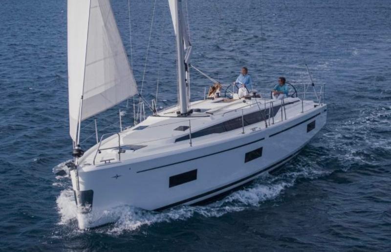 Bavaria C42, picture 3