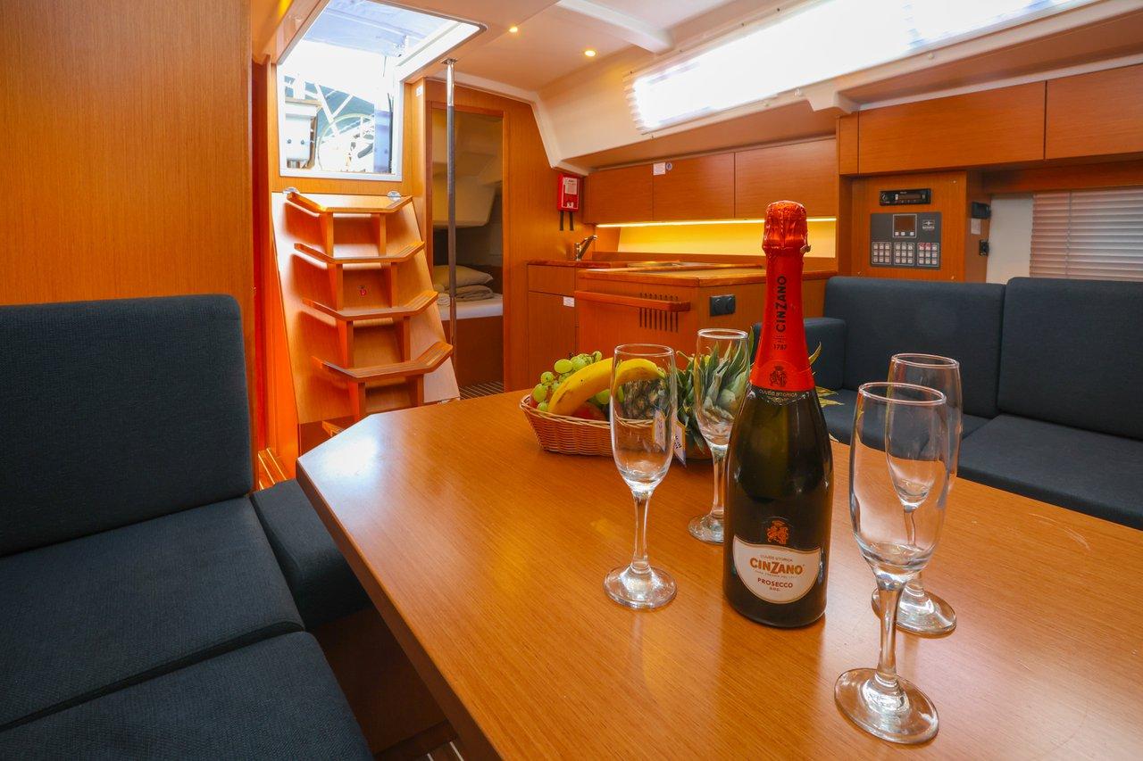 Bavaria C38, picture 7