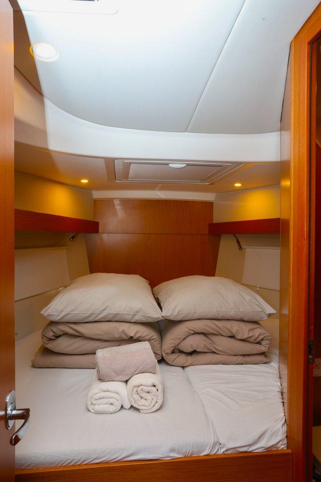 Bavaria C38, picture 8