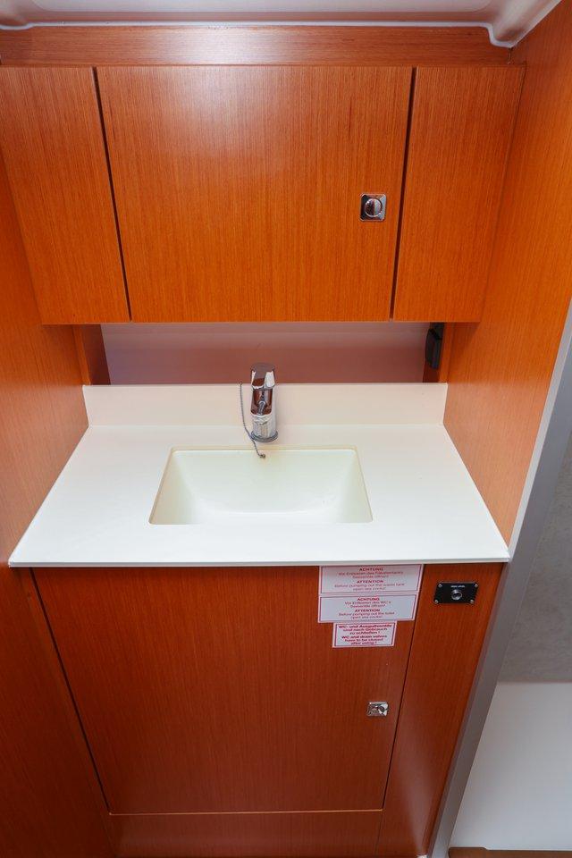 Bavaria C38, picture 11