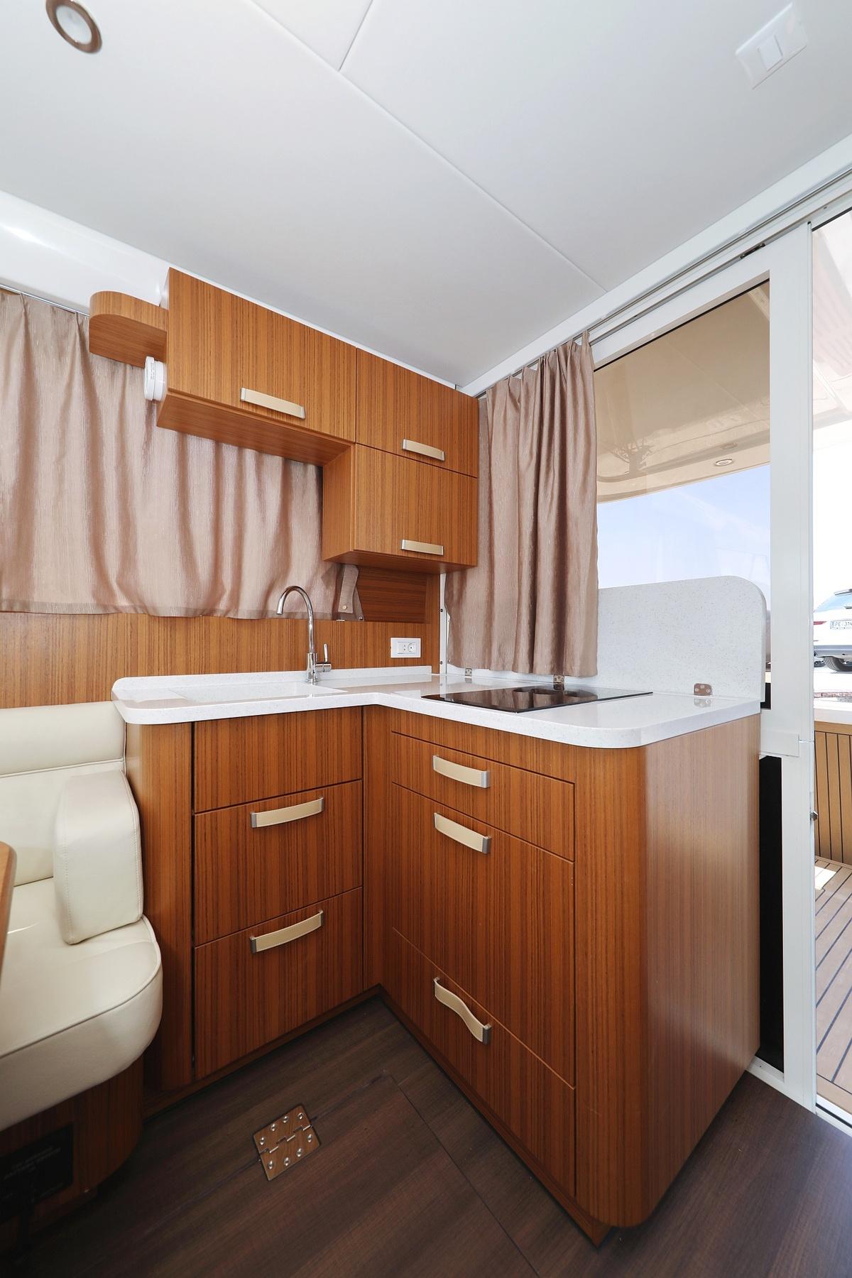 Greenline 33, picture 17