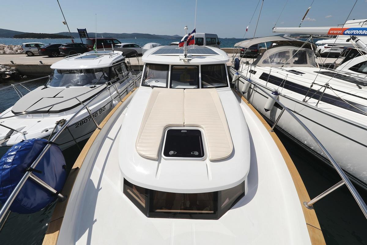 Greenline 33, picture 5