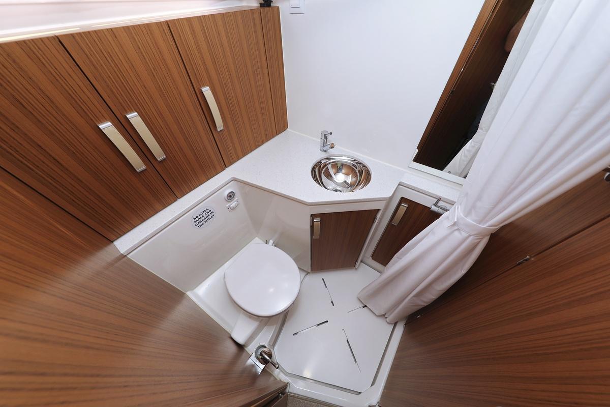 Greenline 33, picture 22