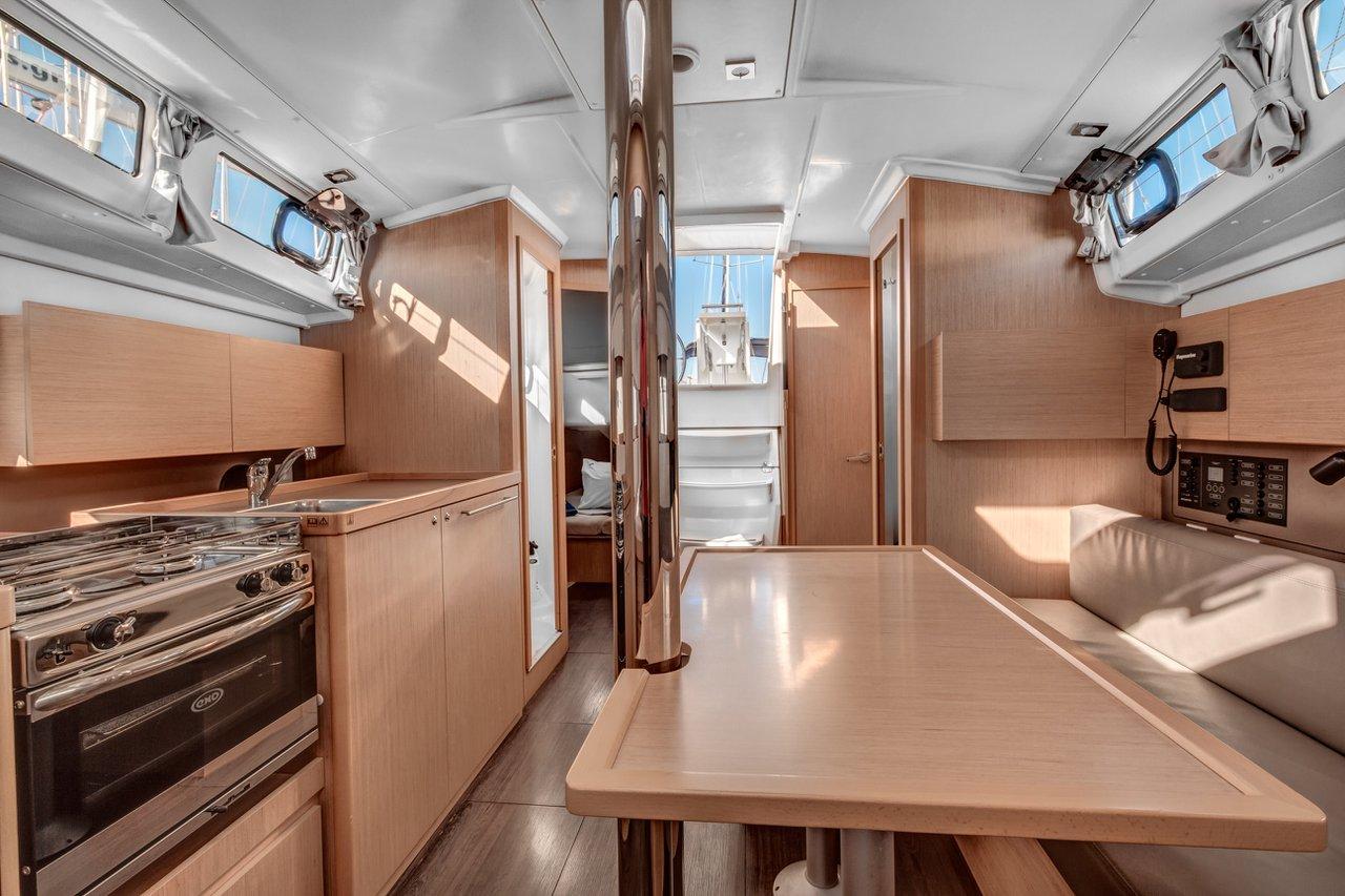 Oceanis 38.1, picture 4