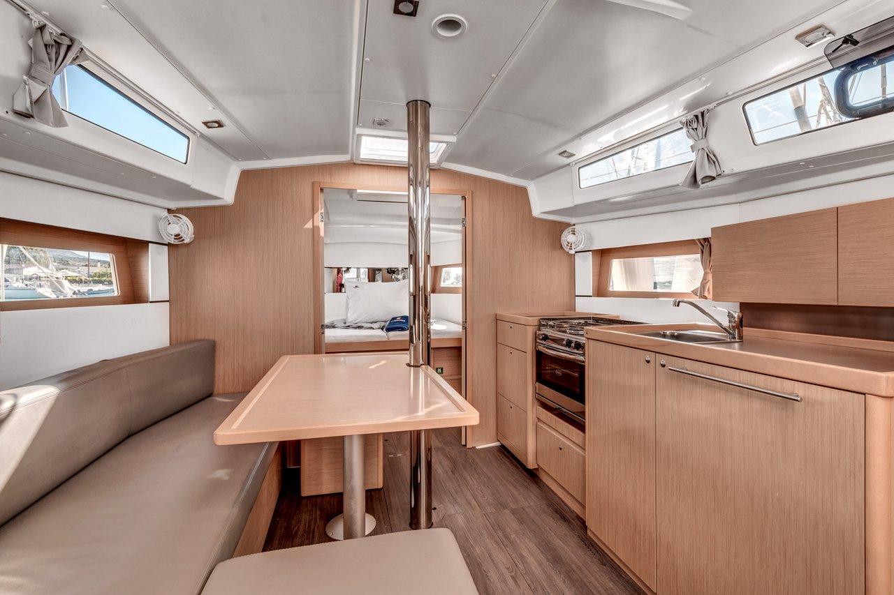 Oceanis 38.1, picture 5