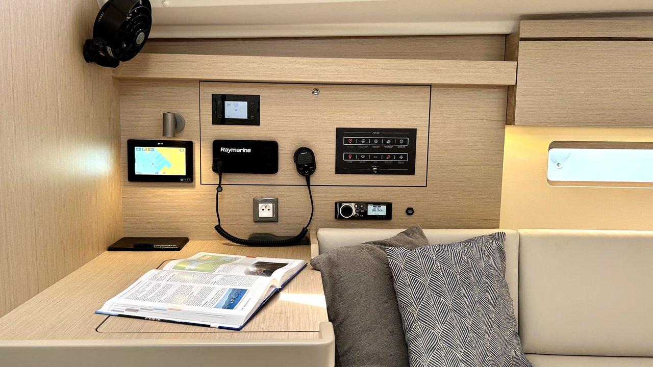 Oceanis 40.1, picture 13