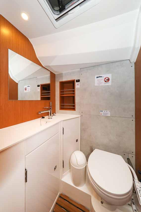 Bavaria C42, picture 26